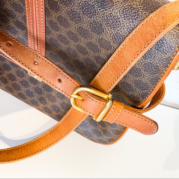 CELINE PARIS - Monogram Leather Crossbody Bag- Vintage Luxury - Authentic - Picture 8 of 16